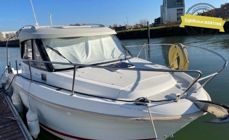 Beneteau Antares 780 HB, Motorjacht for sale by Lighthouse Boating