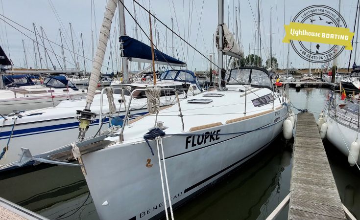 Beneteau Oceanis 34, Sailing Yacht for sale by Lighthouse Boating