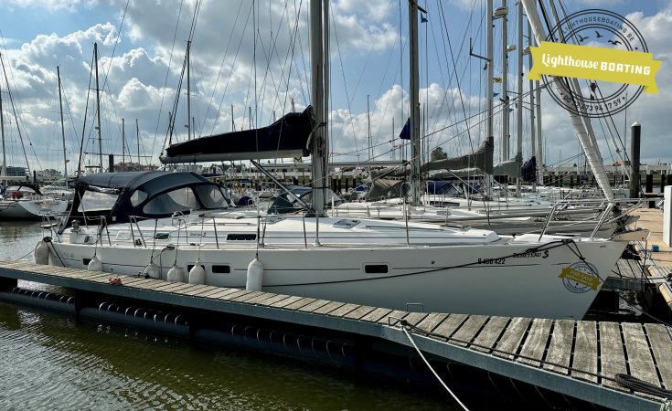 Beneteau Oceanis Clipper 411, Sailing Yacht for sale by Lighthouse Boating