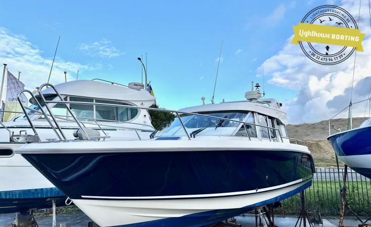 Aquador 25C, Motor Yacht for sale by Lighthouse Boating