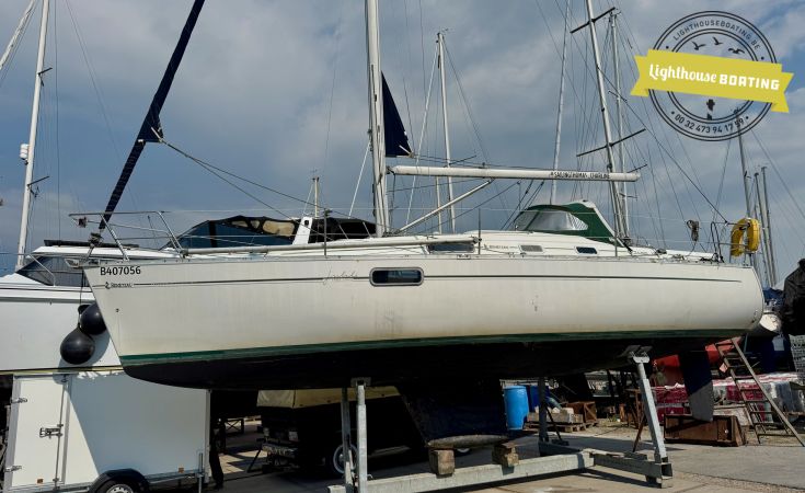 Beneteau Oceanis 321, Sailing Yacht for sale by Lighthouse Boating