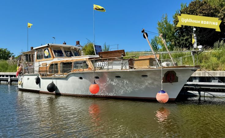 Super Van Craft 1400 AK, Motor Yacht for sale by Lighthouse Boating
