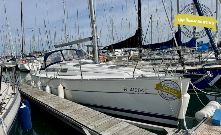 Beneteau Oceanis Clipper 323, Sailing Yacht for sale by Lighthouse Boating