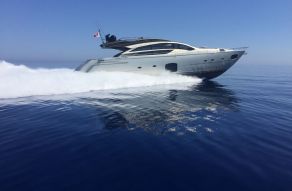 Pershing 82