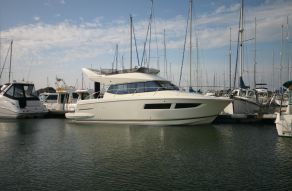Prestige 350 flybridge