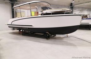 23 Cabin Motor