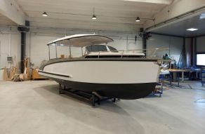 23 Cabin Motor