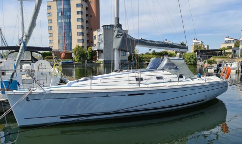 Beneteau FIRST 31.7 GTE, Sailing Yacht for sale by Connect Yachtbrokers