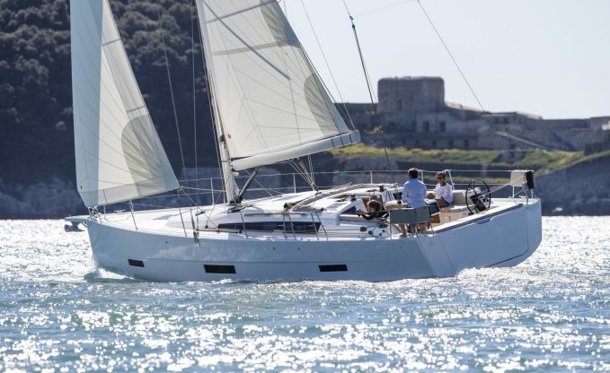 Dufour 430 Grand Large DEMO, Zeiljacht for sale by Connect Yachtbrokers