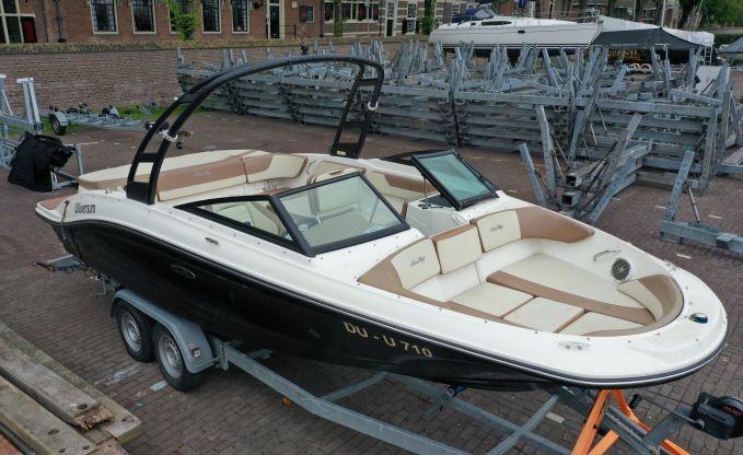 Sea Ray 210 SPX Bowrider, Speed- en sportboten for sale by Connect Yachtbrokers
