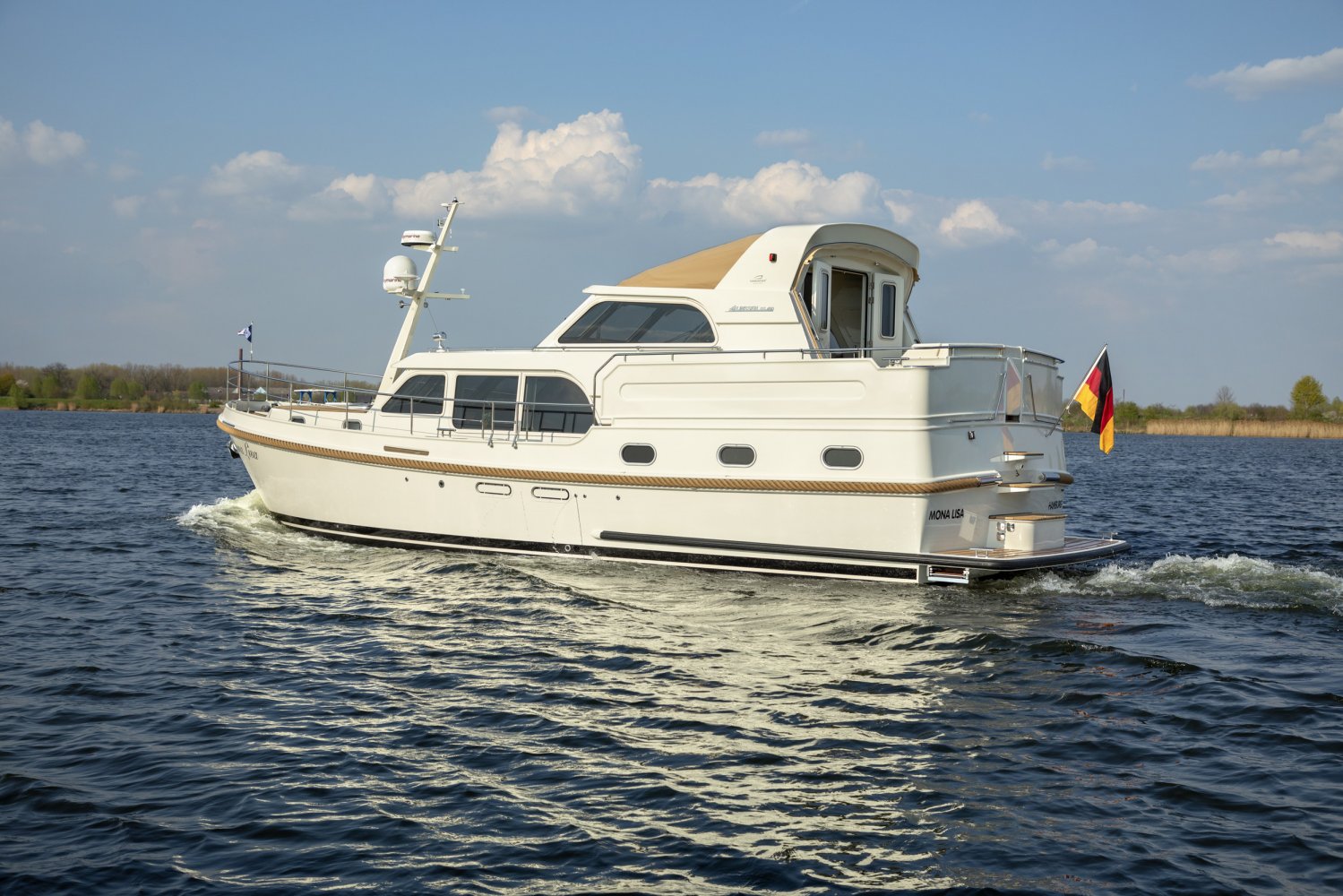 linssen yacht app