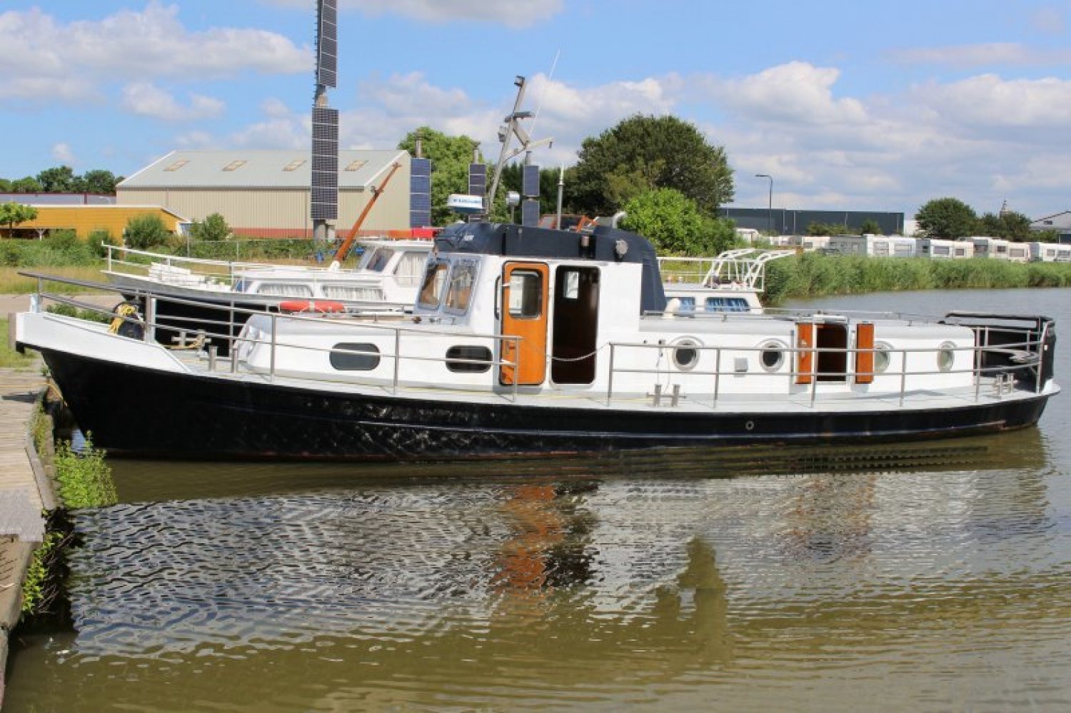 Bateau à Fond Plat En 4 Lettres