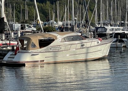 Rapsody R38, Vedettes mer for sale by Fluvial Passion