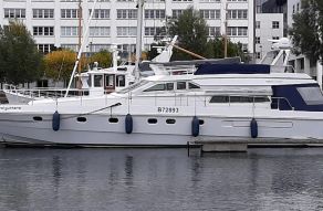 Ferretti Altura 58