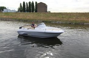 Beneteau 650 Flyer Open