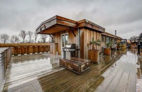 Woonark Houseboat