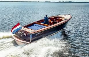 Beaver 38 Express Launch, Motoryacht