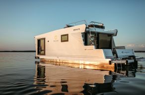 HT Catamarans / Houseboat Kiss + Petrol Engine