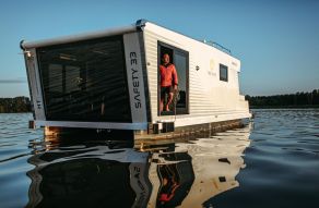 HT Catamarans / Housebot Kiss Electric Engine