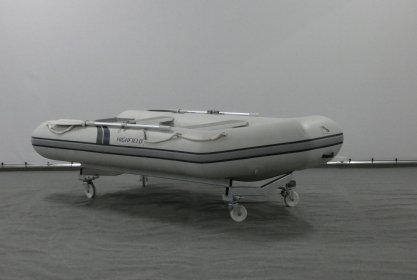 Highfield RU 320 KAM Showmodel Met Strandwielen Op Spiegel, RIB en opblaasboot for sale by Van Leeuwen Boten BV