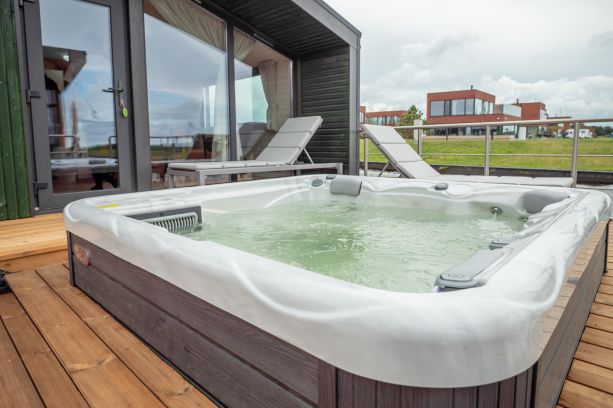 Twin-boats Houseboat M Cabin Met Jacuzzi