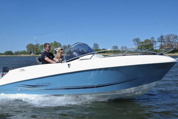 Galia ( De Sportboten Tak Van Galeon ) 570 Sundeck ( 2 Slaapplaatsen )