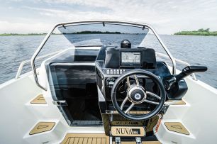 Nuva Yachts M6 Cabin