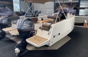 Nuva Yachts M6 Cabin DEMO